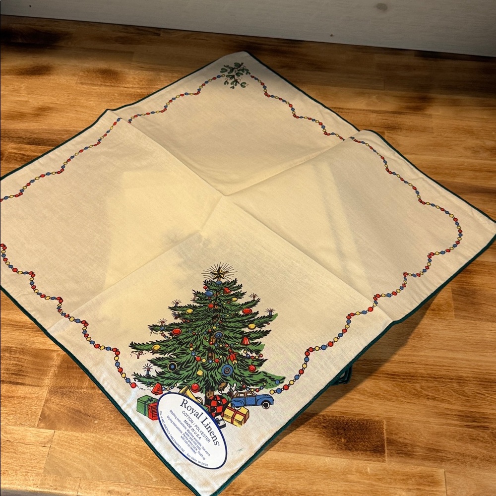 Royal Linens Christmas Tree Napkins: Set of 6 - Picture 7 of 8